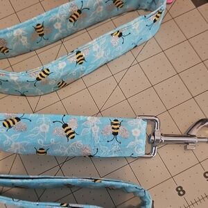 Bee Print Light Blue Leash